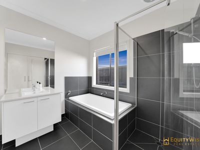 3 Tara Crescent, Wyndham Vale