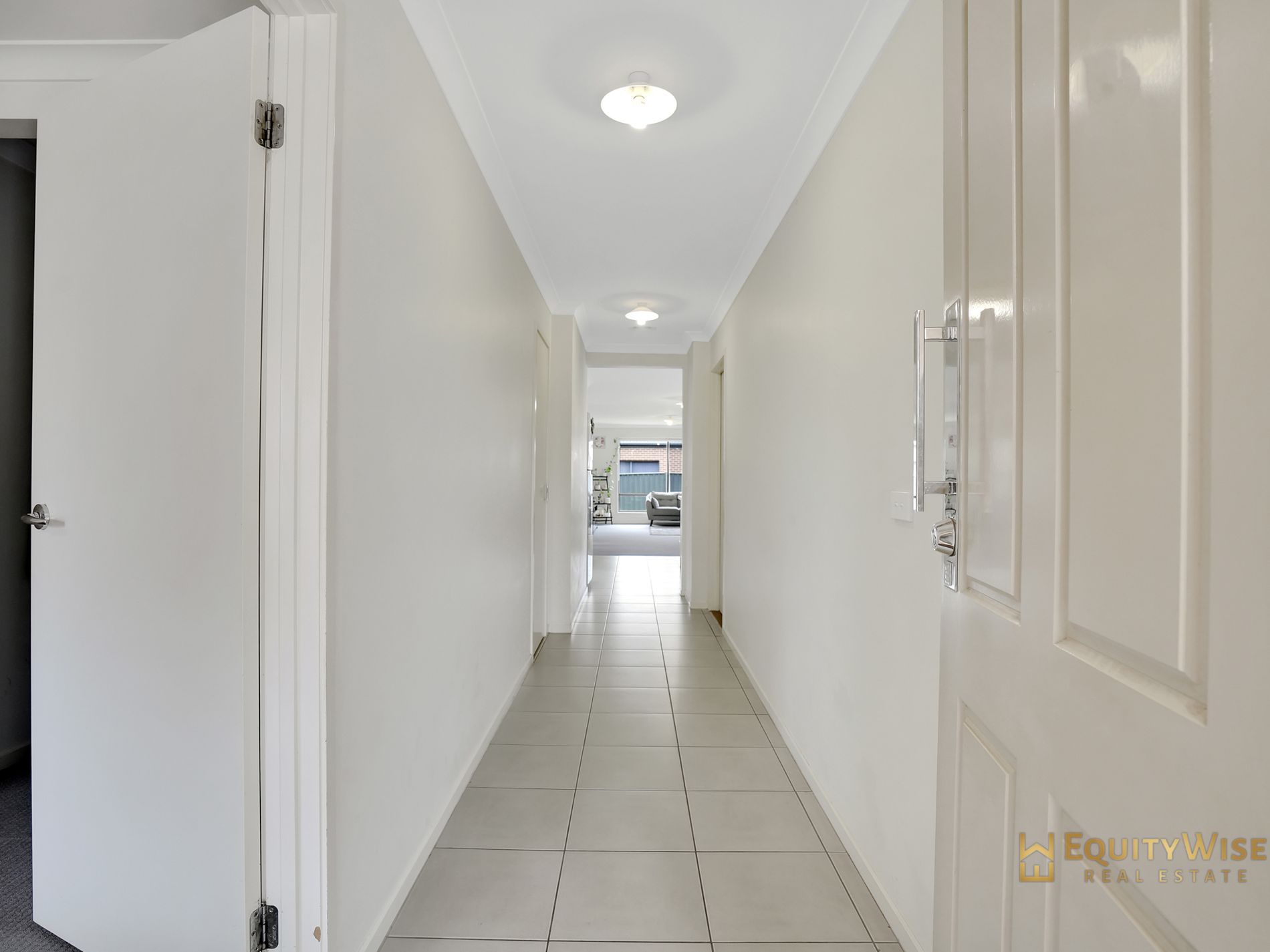 8 Gunyong Crescent, Manor Lakes