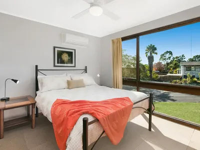 32 Hillcrest Avenue, Moorebank