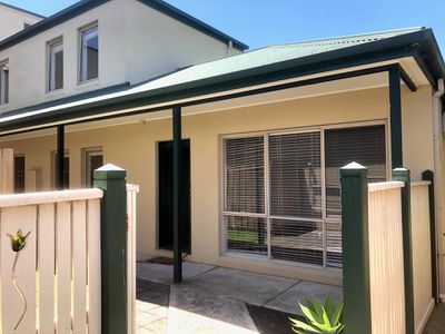 2 / 164 Aitken Street, Williamstown