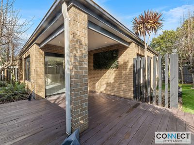 9 Stoneleigh Road, Cranbourne North