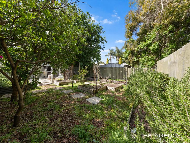 2 Little Rush Close, South Lake