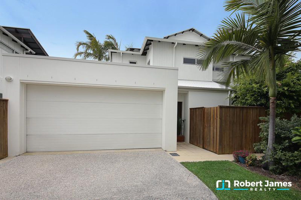 8/2 Lake Weyba Drive, Noosaville