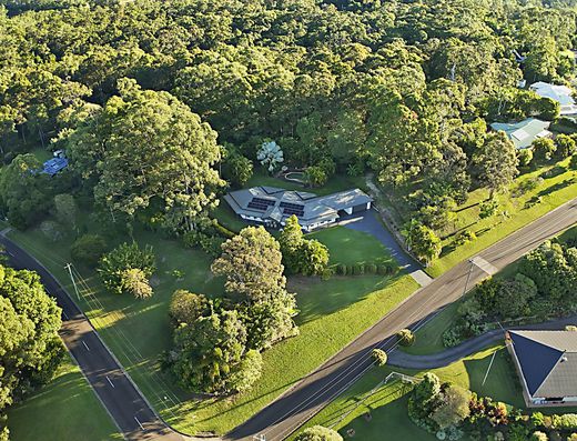 Elevated Privacy & Lifestyle on 2.5 Acres - Tinbeerwah's Hidden Gem image 2
