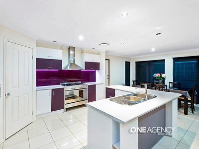 21 Carisbrook Cct, Forest Lake