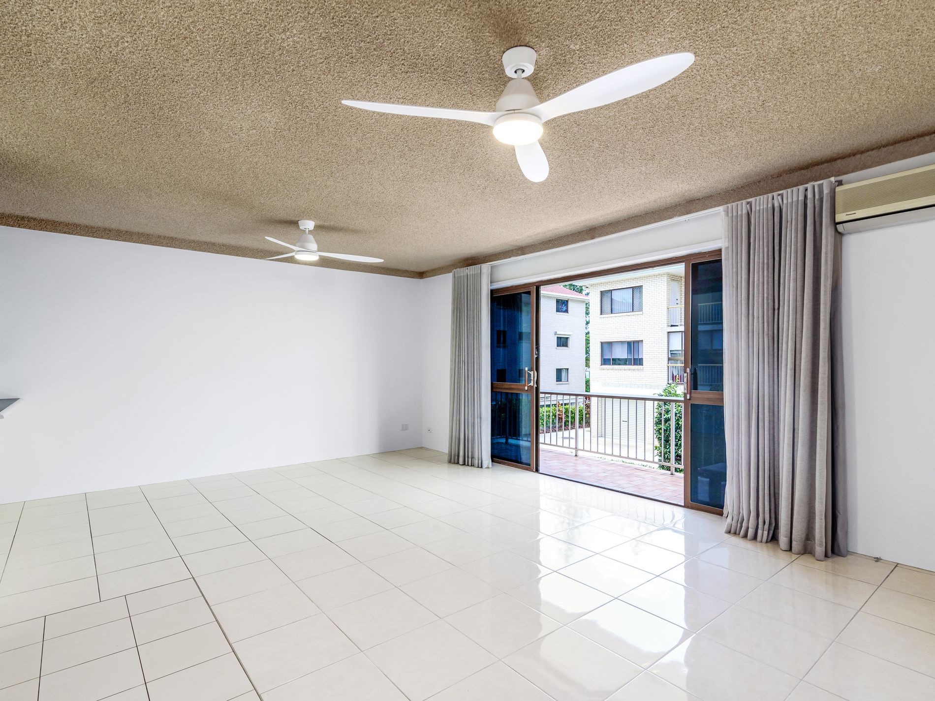 2 / 3 Robert Street, Labrador