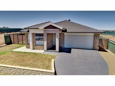 11 Pelagic Court, Dubbo