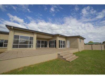 108 Maple Crescent, Narromine