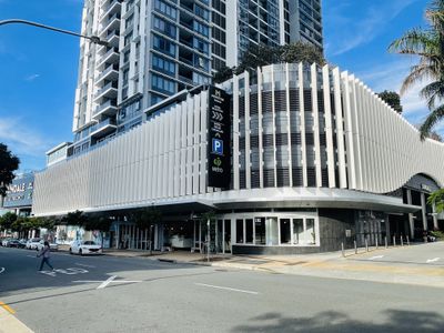 417 & 418 / 1 Como Cres, Southport