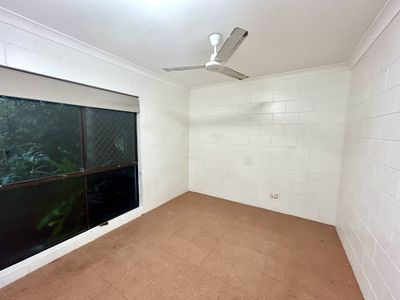 1 / 71 Boland Street, Westcourt