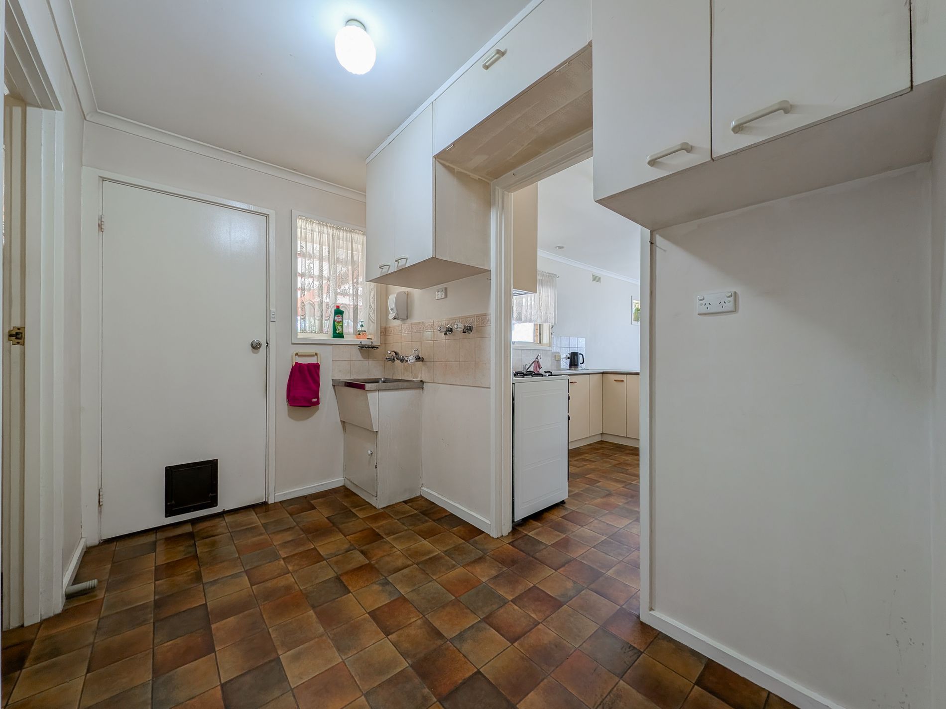 1947 Murray Valley Highway, Lake Charm