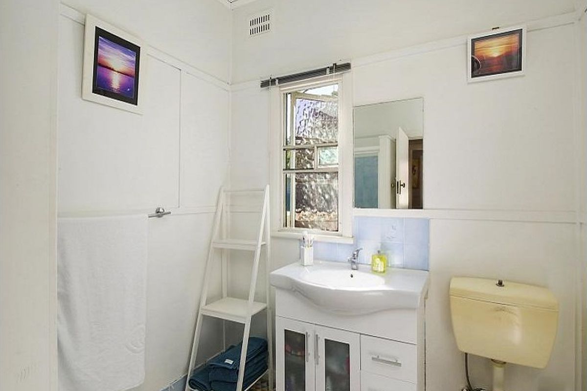 3 Lionel Parade, Springfield