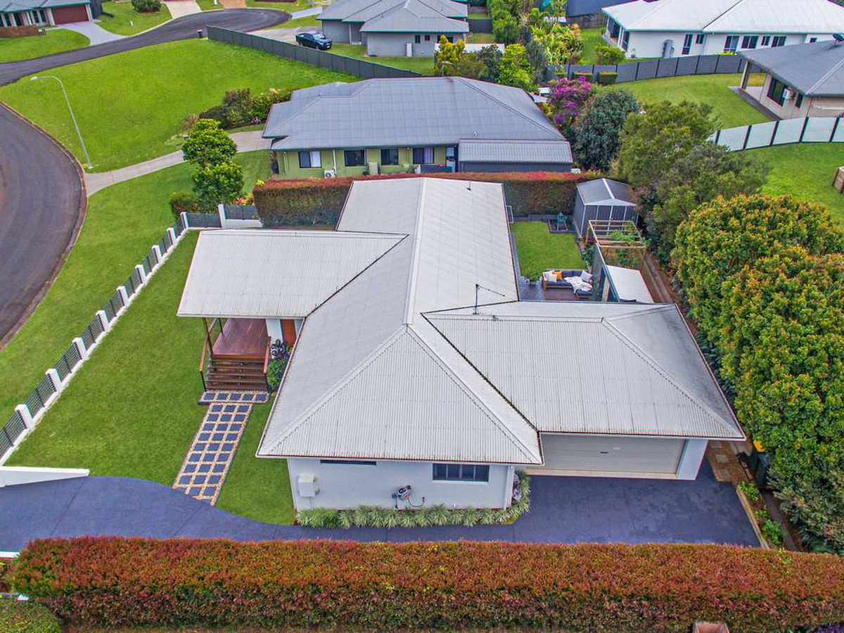 16 MITCHELL DRIVE, Atherton