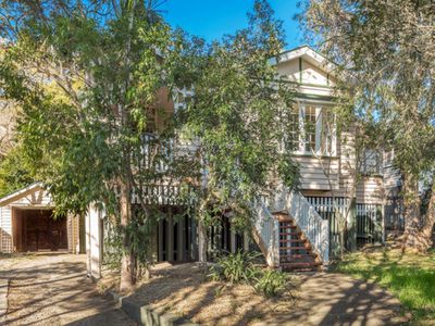2 Warrawee Street, Toowong