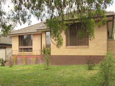 12 Desmond Street, Strathdale