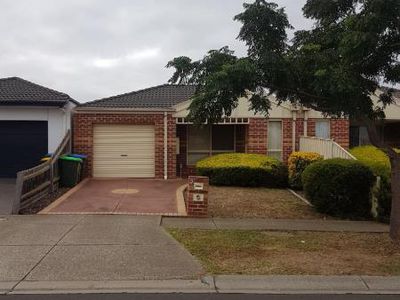 2/10 Hope Way, Tarneit