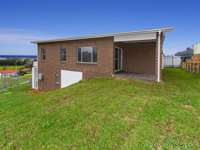 4 Hingston Close, Lake Heights
