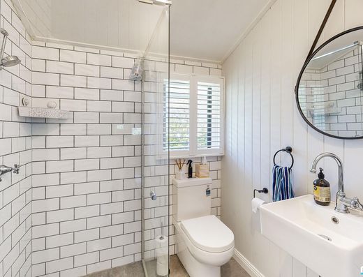 Charming Queenslander in Old Tewantin image 14