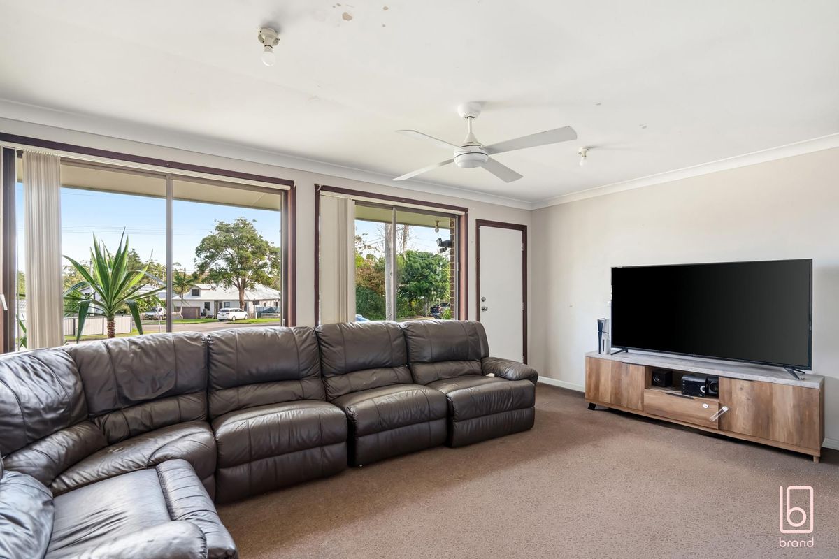 27 McKellar Boulevard, Blue Haven