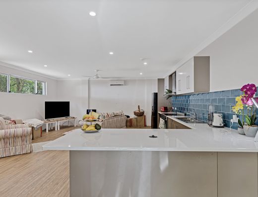2 bedroom granny flat on picturesque property image 3