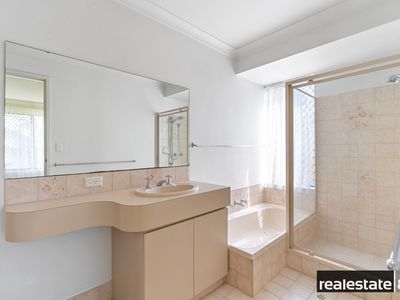 9 Bolderwood Drive, South Lake