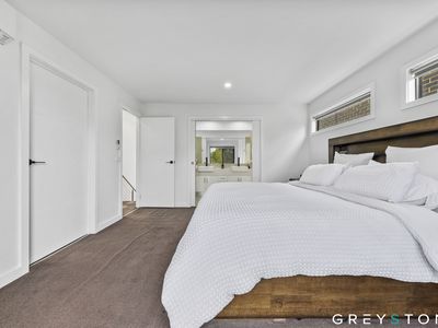 5 / 5-6 Chelsworth Place, Caroline Springs