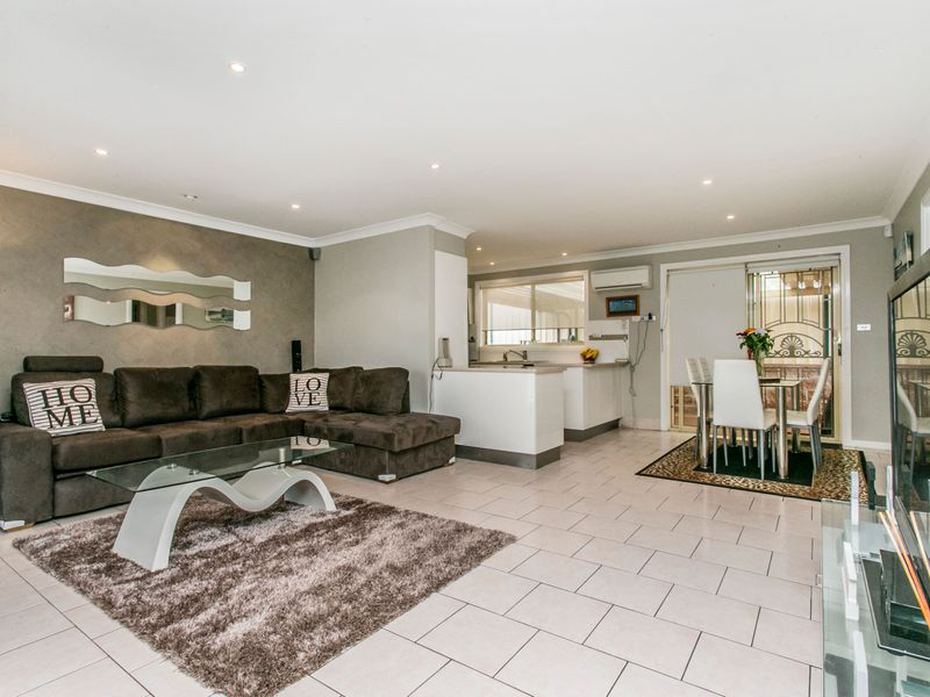 2 / 1 Barronfield Drive, GLENMORE PARK