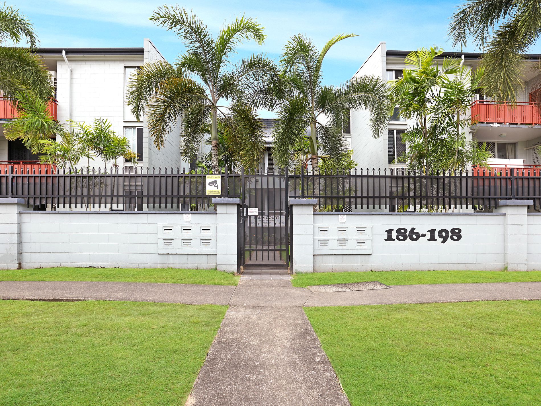 17/186 Lake St, Cairns North