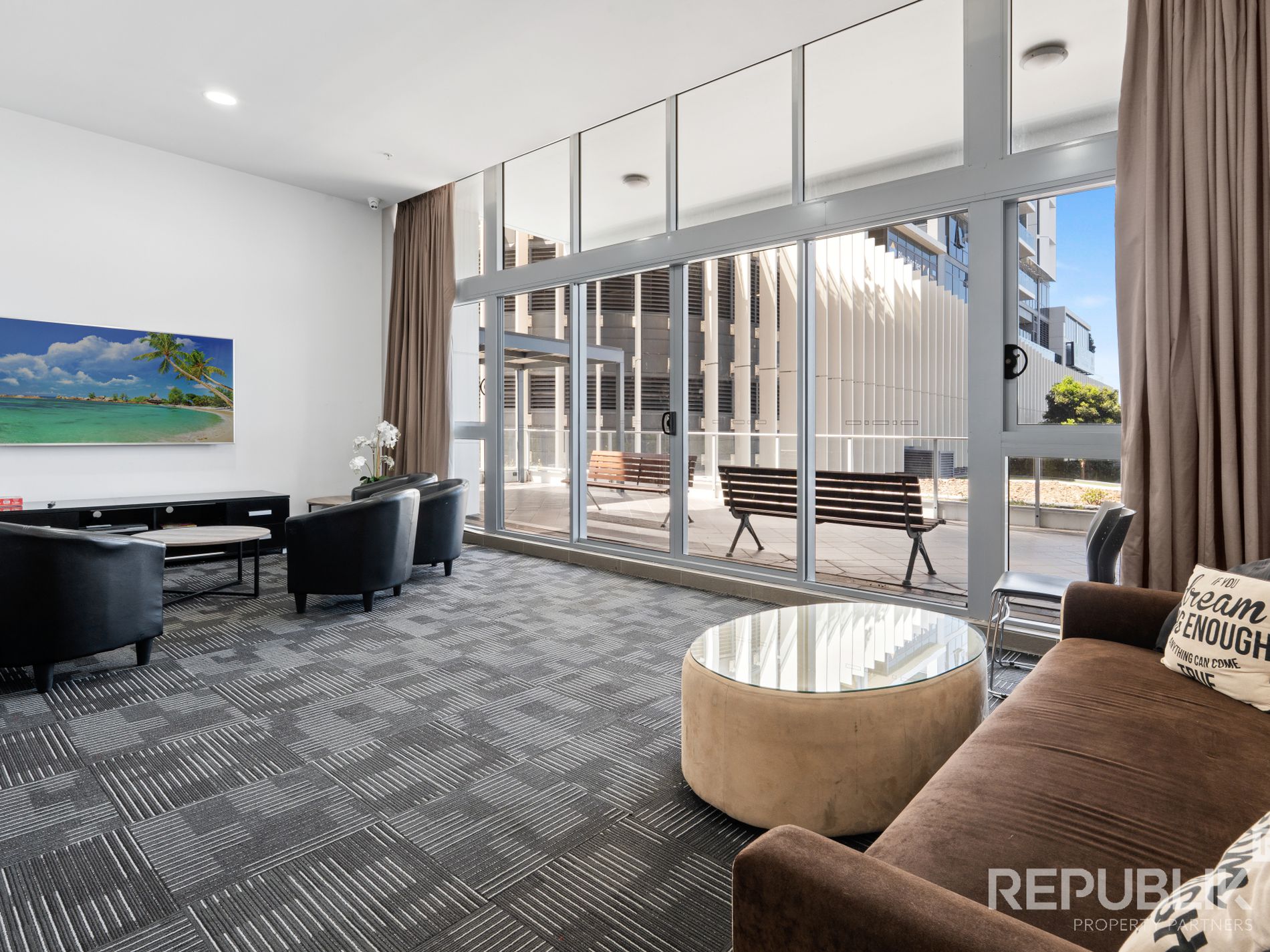 1102 / 4 COMO CRESCENT, Southport
