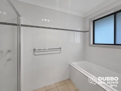 11 Dunheved Circle, Dubbo