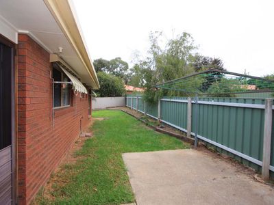 2 / 6 ARNOLD PLACE, Wodonga