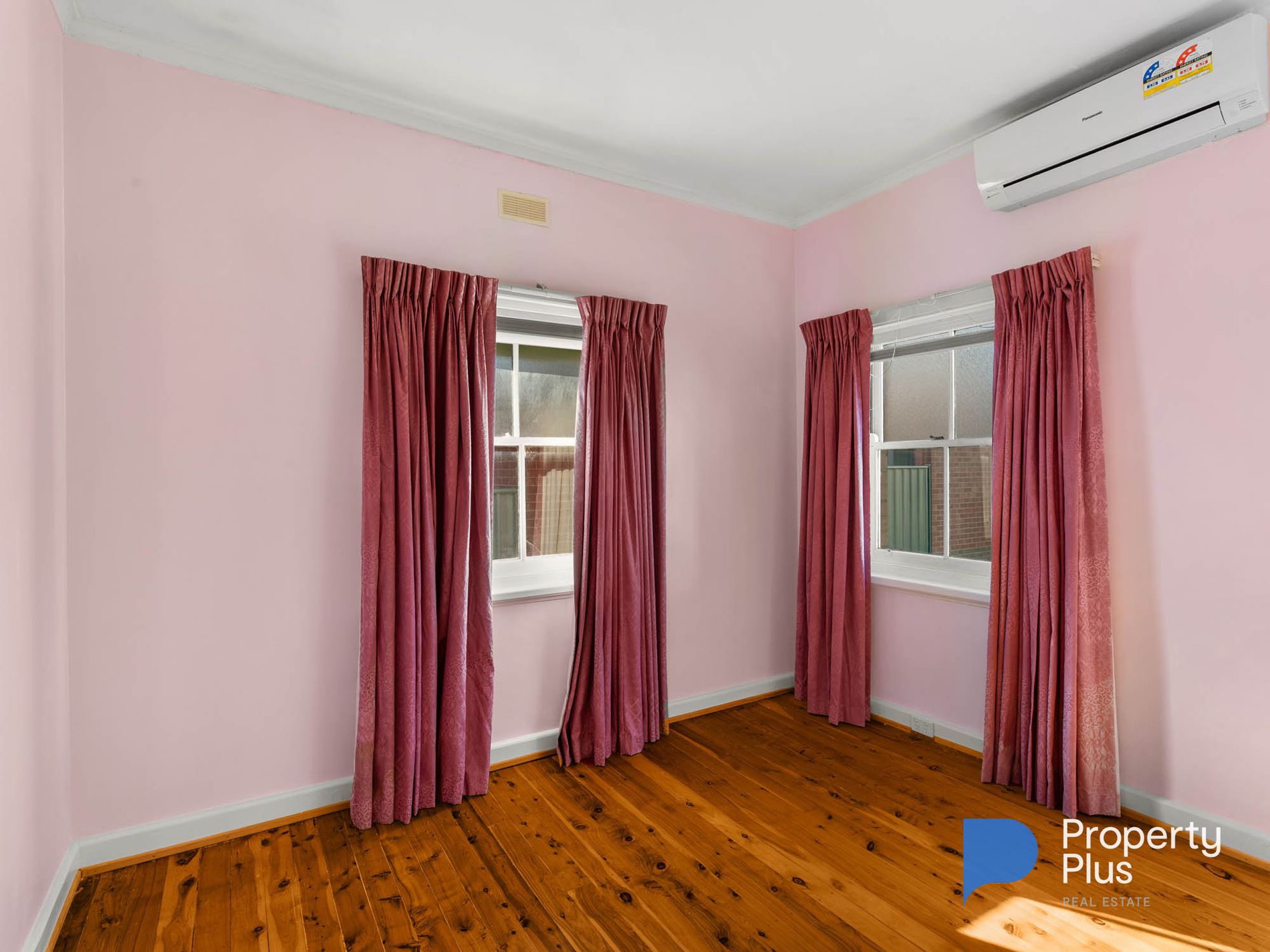 24 Churchill Avenue, Flora Hill