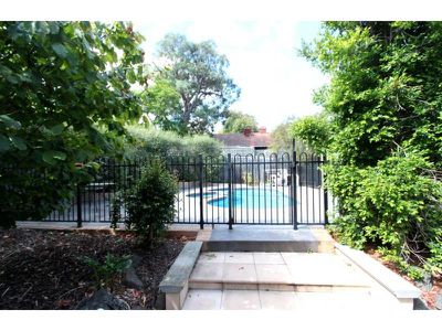 16 Barina Road, Glen Iris