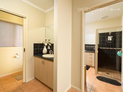 1 AVONDALE DRIVE, Wodonga
