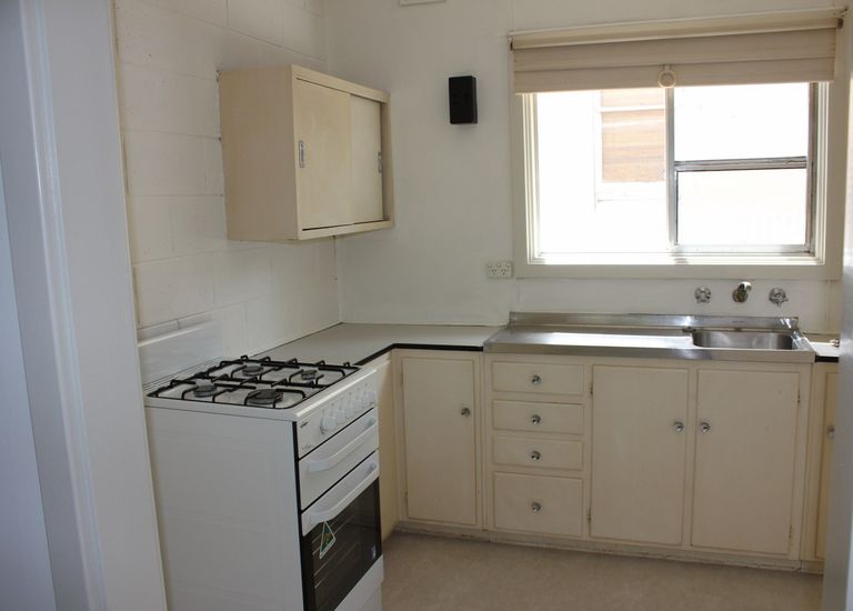 10 / 225 Seacombe Road, South Brighton