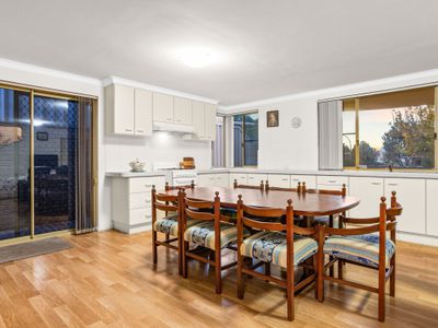 8 Rossiter Way, Winthrop