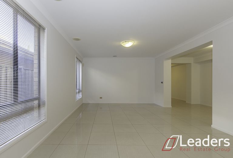 7 Waterstone Cove, Sanctuary Lakes
