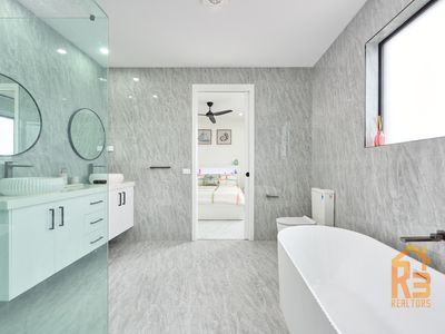 261 Honour Avenue, Clyde North