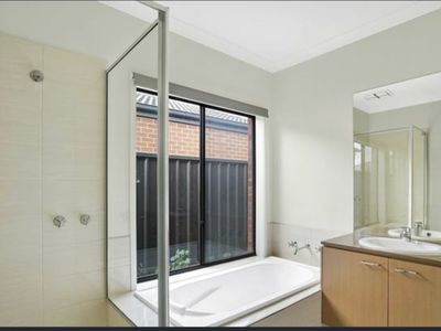 26 Chancellor Avenue, Werribee
