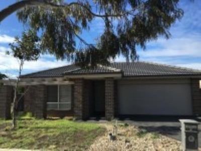 8 Laurina Avenue, Tarneit