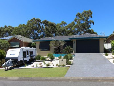 9 Undara Circuit, Forster