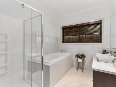 14 Doyle Crescent, Seymour