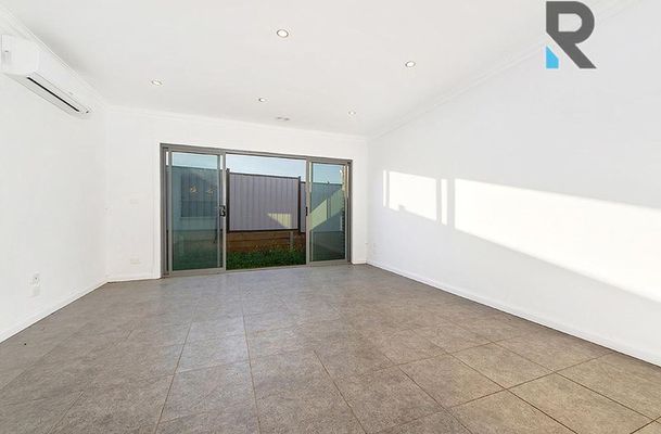 1 / 5 Falmer Place, Craigieburn
