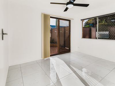 1 / 17 Back Street, Biggera Waters