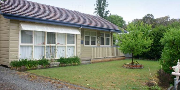 11 Charman Avenue, Euroa