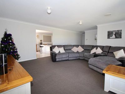 2 Cobb Avenue, Llanarth