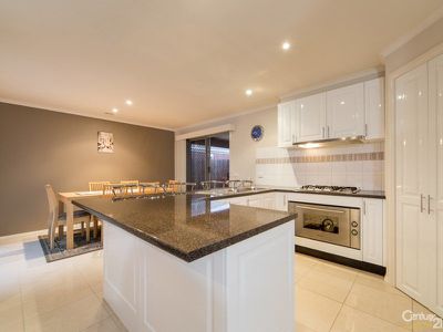 4 Kingsbarn Court, Cranbourne