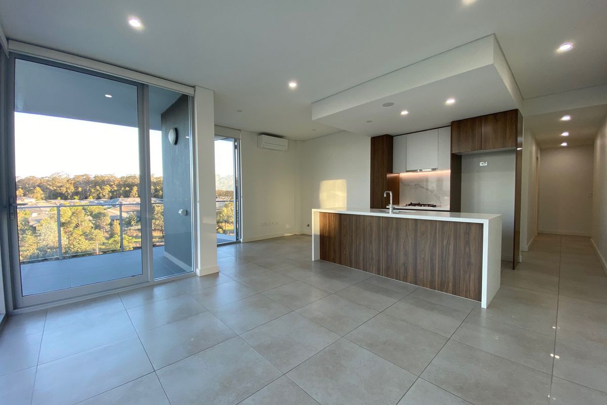 a306 / 98 Lakeside Parade, Jordan Springs