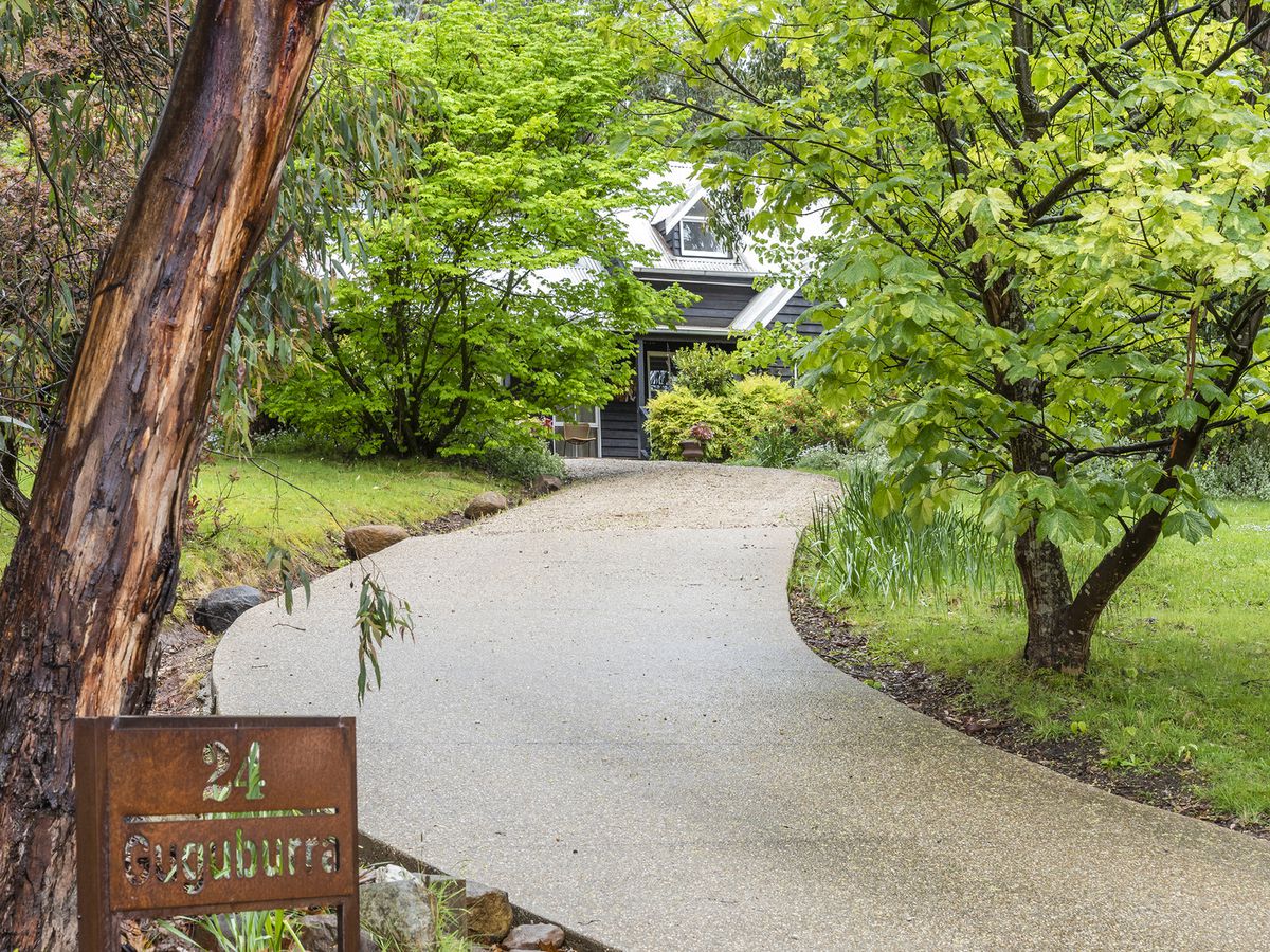 24 Blanche Parade, Mount Macedon