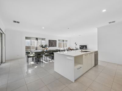 21 Claystone Loop, Piara Waters